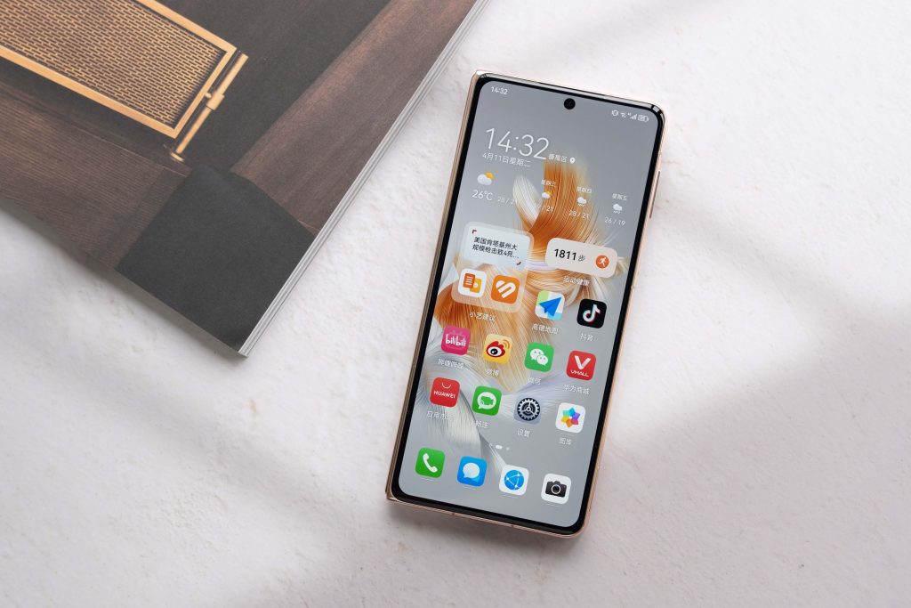 Huawei Mate X3 foldable OLED display 120Hz